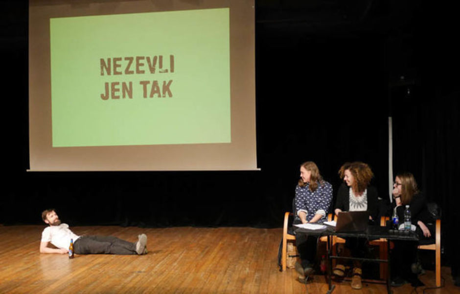 A 44 / Zuzana Kučerová, Eva Kubjátová, Jana Kusbachová, Julie Machačová : Nezevli jen tak